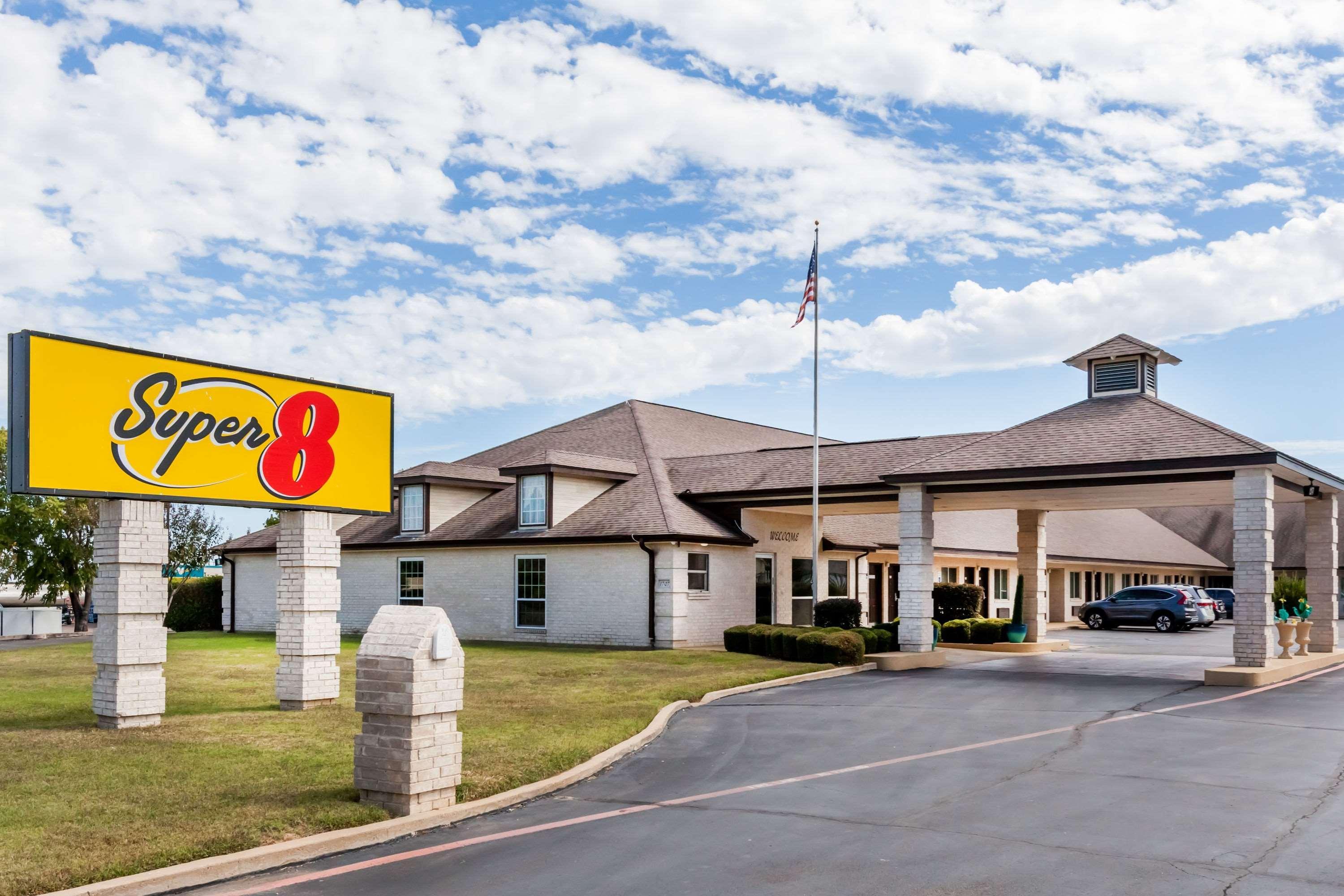 Super 8 By Wyndham Cleburne Exterior foto